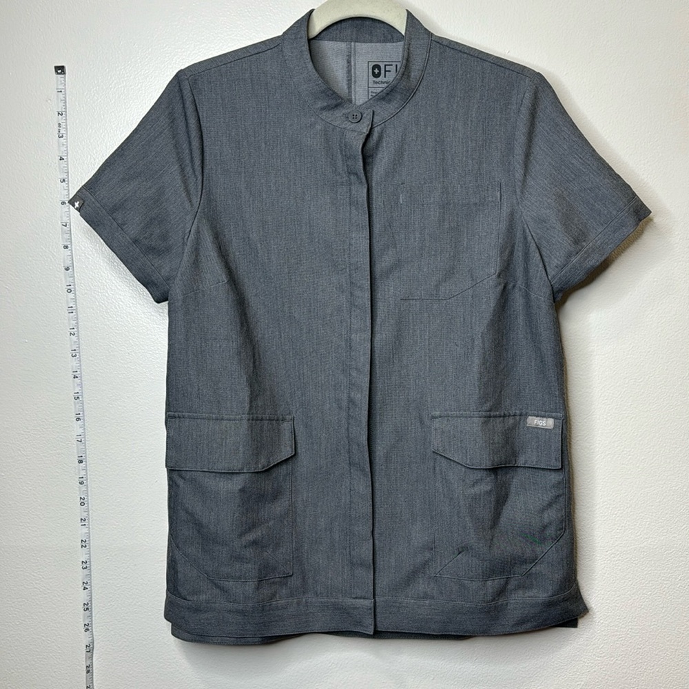 Figs scrub small grey button down collar short sleeve scrub top 3 pockets
